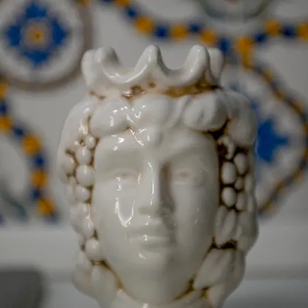 Estia, Ospitalita Siciliana Nyaraló