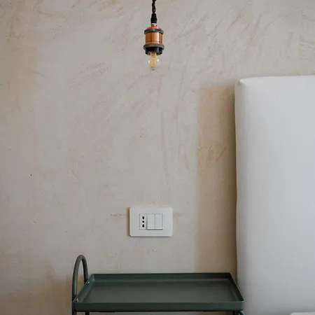 Estia, Ospitalita Siciliana 아볼라